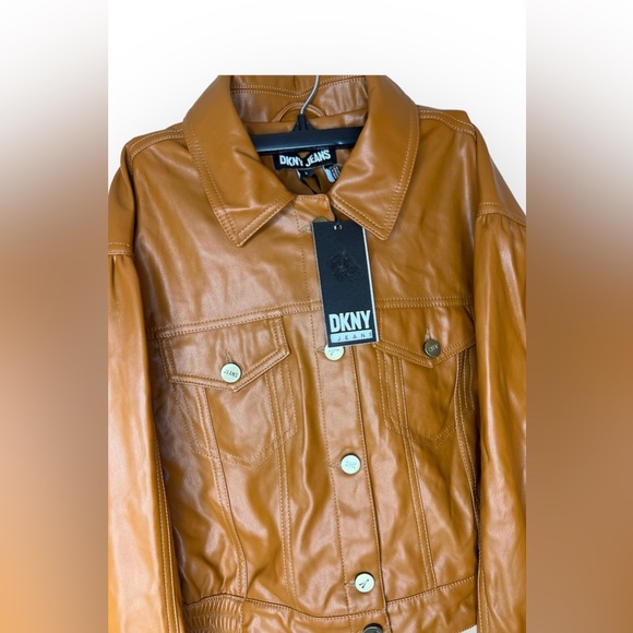 Meet your Posher, Dee - Picture 1 of 1